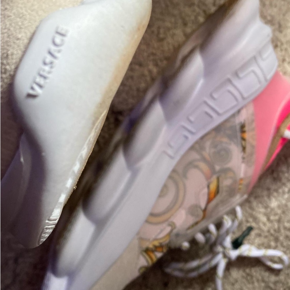 Versace chain reaction